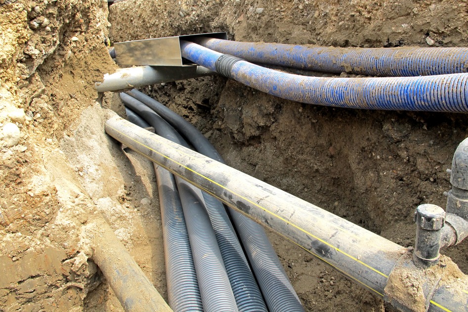 electrical cables and optical fibres in the digging